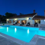 Emanuel Villa *