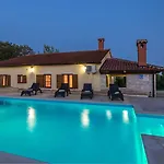 Emanuel Villa *