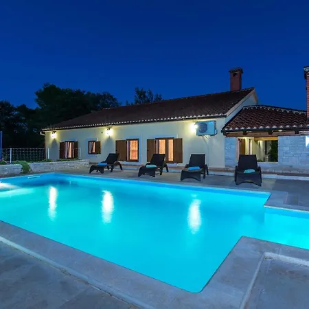 Emanuel Villa *