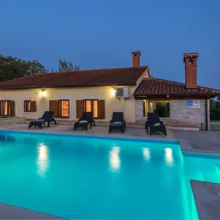 Emanuel Villa *