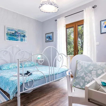 Emanuel Villa *