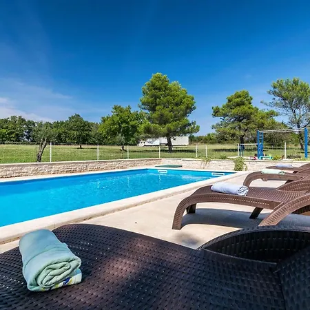 Emanuel Villa