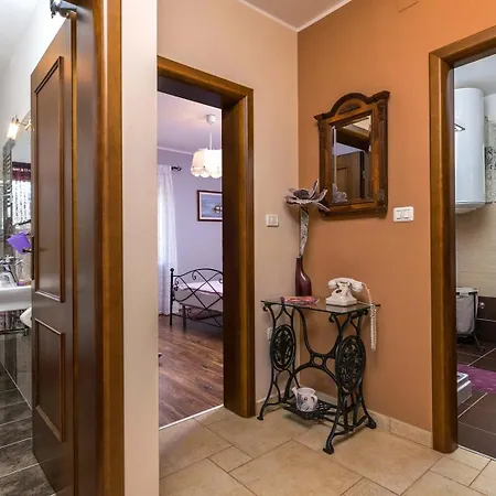 Emanuel Villa *