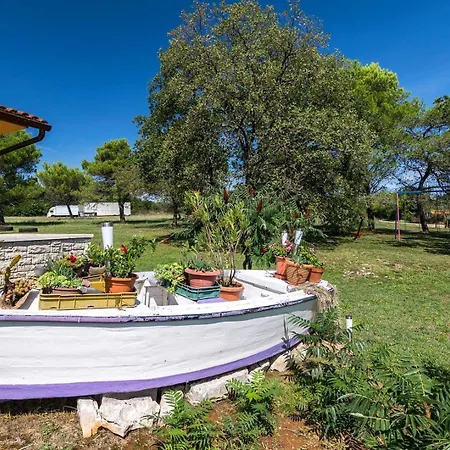Emanuel Villa *